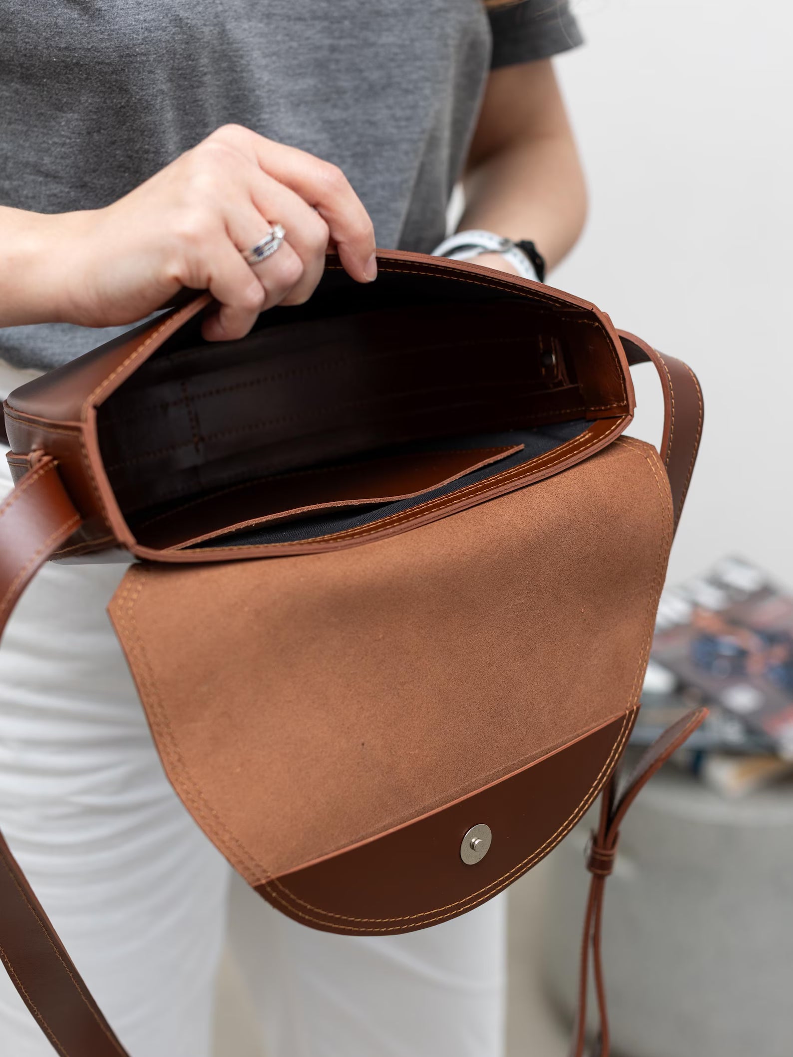 Magnetic Flap Vintage Leather Saddle Crossbody Bag
